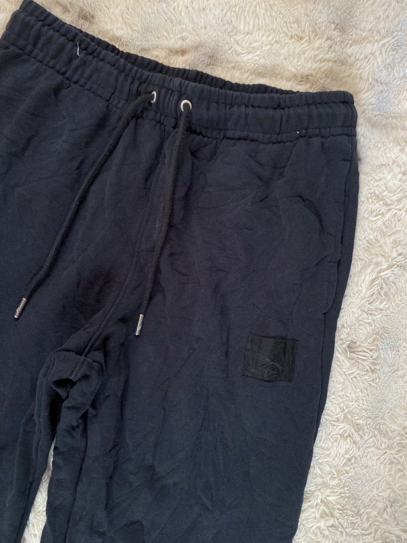 Jordan Flight Black Joggers Sweatpants (Category: Joggers) located in Andop. Submitted by safewater-895a (Listing ID 1470281180, Image 3). Description: - Authentic Jordan Flight joggers in solid black - Crafted from soft, comfortable cotton fabric - Elastic drawstring waistband with Jumpman-stamped metal aglets - Ribbed ankle cuffs for a clean, tapered fit - Signature black woven Flight patch on the left thigh - Practical side pockets for everyda