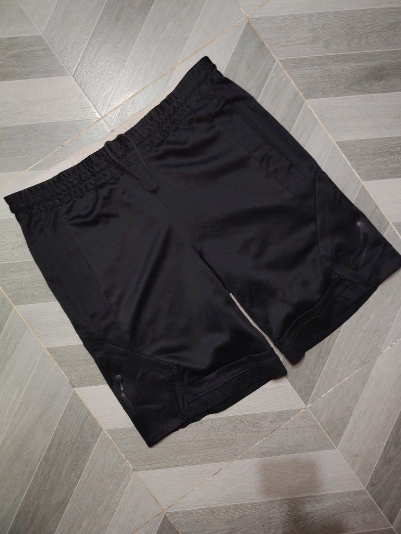 JORDAN JERSEY SHORT (Category: Shorts) located in Polomolok. Submitted by urfindsph (Listing ID 1470258332, Image 2). Description: Jordan Jersey Short❗ Like new Size S on Tag 30-34 Length 19 -Triple Black No issue Pm sir.