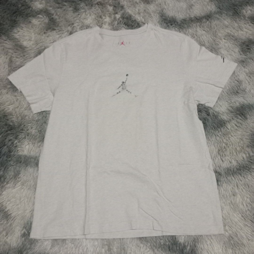 Jordan tshirt art design (Category: Activewear) located in Cebu City. Submitted by sukitriftshop474747 (Listing ID 1470153462, Image 1). Description: Excellent condition No issue Size XL 23x29 Colorate 9.5/10 Authentic.