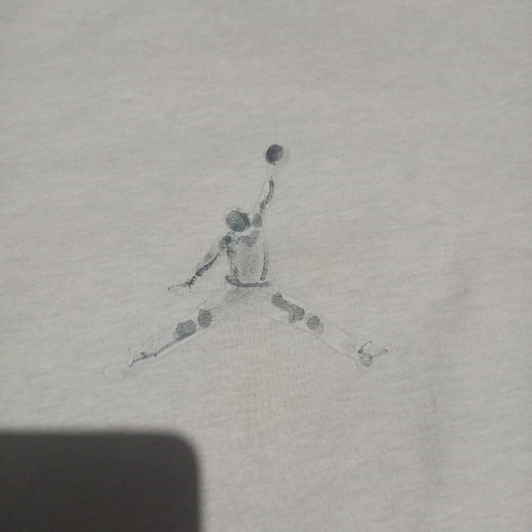 Jordan tshirt art design (Category: Activewear) located in Cebu City. Submitted by sukitriftshop474747 (Listing ID 1470153462, Image 2). Description: Excellent condition No issue Size XL 23x29 Colorate 9.5/10 Authentic.