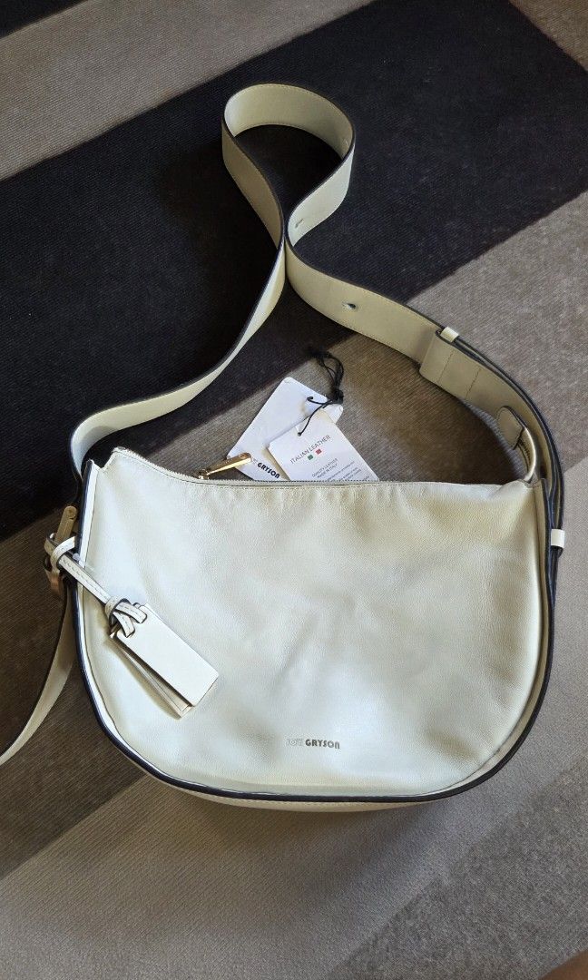 Joy gryson sierra bag (Category: Cross-body Bags) located in Pagudpud. Submitted by jmpascual044757 (Listing ID 1470168634, Image 1). Description: 100% original!! personal preloved very minimal sign of usage! pristine condition no flaws pass sa maarte pass sa barat no free sf pls initially posted for 1200.