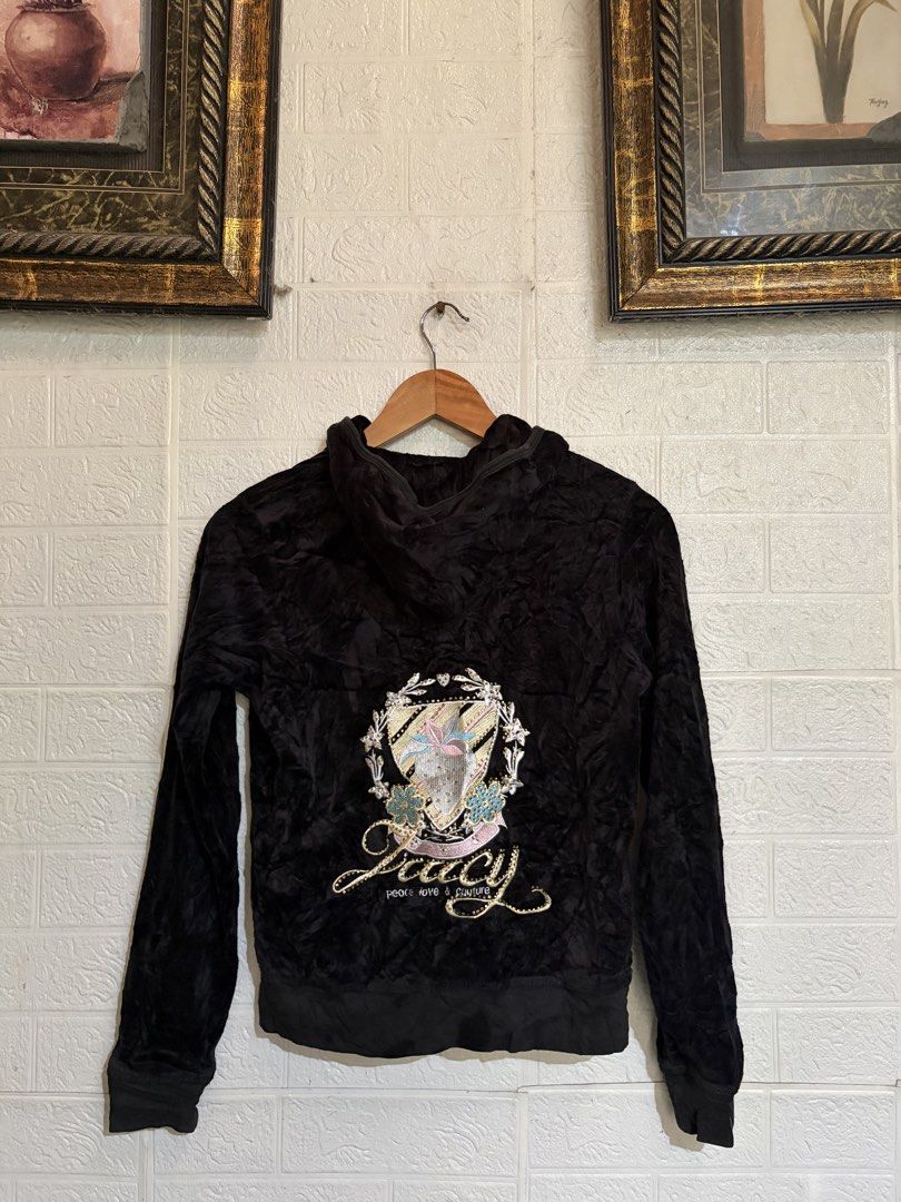 juicy couture (Category: Coats, Jackets and Outerwear) located in Santa Rosa. Submitted by jeremydeas56388 (Listing ID 1470186658, Image 1). Description: size large on tag fit small to medium issue handle zipper.