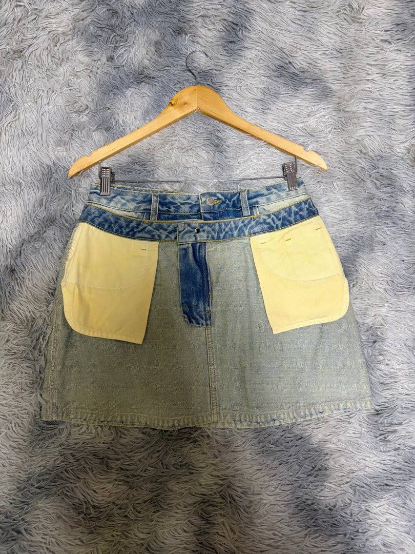 Junwei Lyn Deconstructed Inside-out Reconstructed Denim Mini Skirt (Category: Skirts) located in Batangas. Submitted by buy3get1freerandom (Listing ID 1470314505, Image 2). Description: Note: First photo came from the same collection of Juwei Lyn when styled. Waist : 30”-31” via tape measure Length: 16” via tape measure Condition: 9/10 Flaw/s: None ✅ Both side pockets 📌 FIRST TO PAY BASIS 📌 Please manage your expectations, as these are preloved