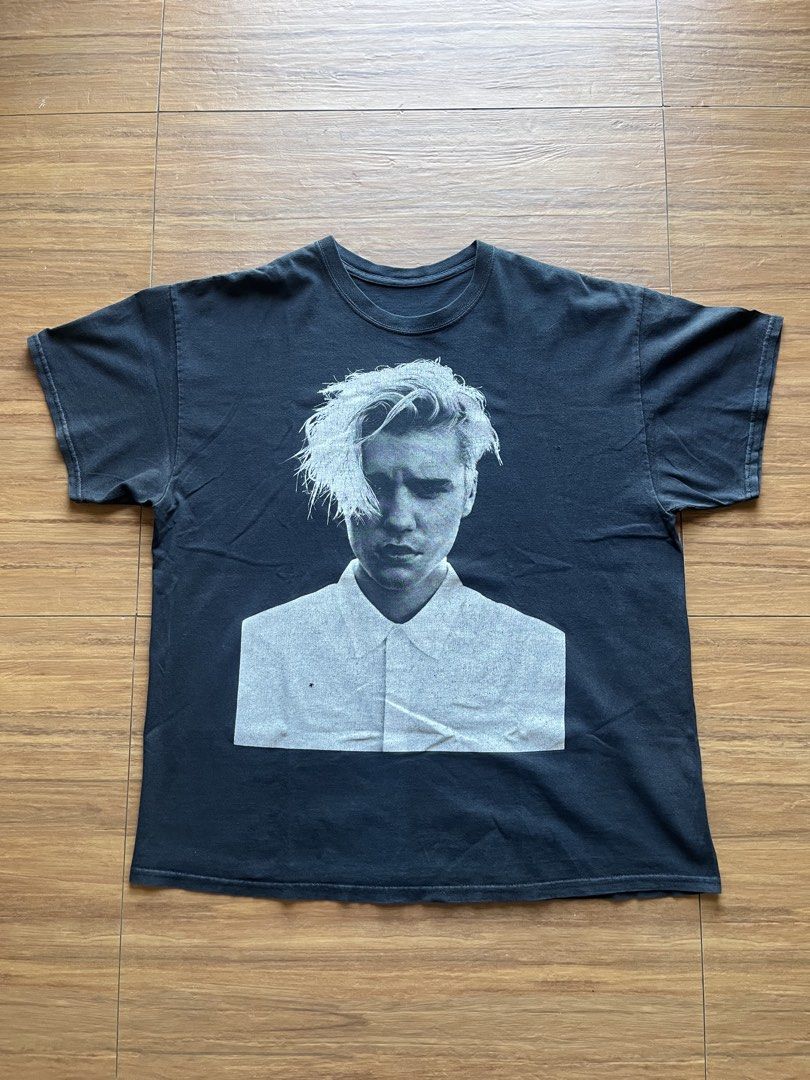 Justin Bieber Official Purpose Tour Tee (Category: Tshirts & Polo Shirts ) located in Davao. Submitted by spilled.bins (Listing ID 1470271166, Image 1). Description: Justin Bieber Official Purpose Tour Tee Cut white tag | Year 2016-2017 Width: 23.7in Length: 28.5in Boxy XL Measurement Used Fade | Cracks | Pin & Penholes Good Condition . Mine: ₱800 +shipping fee on top . Model Reference: Height: 5’5 feet Weight: 68kg.