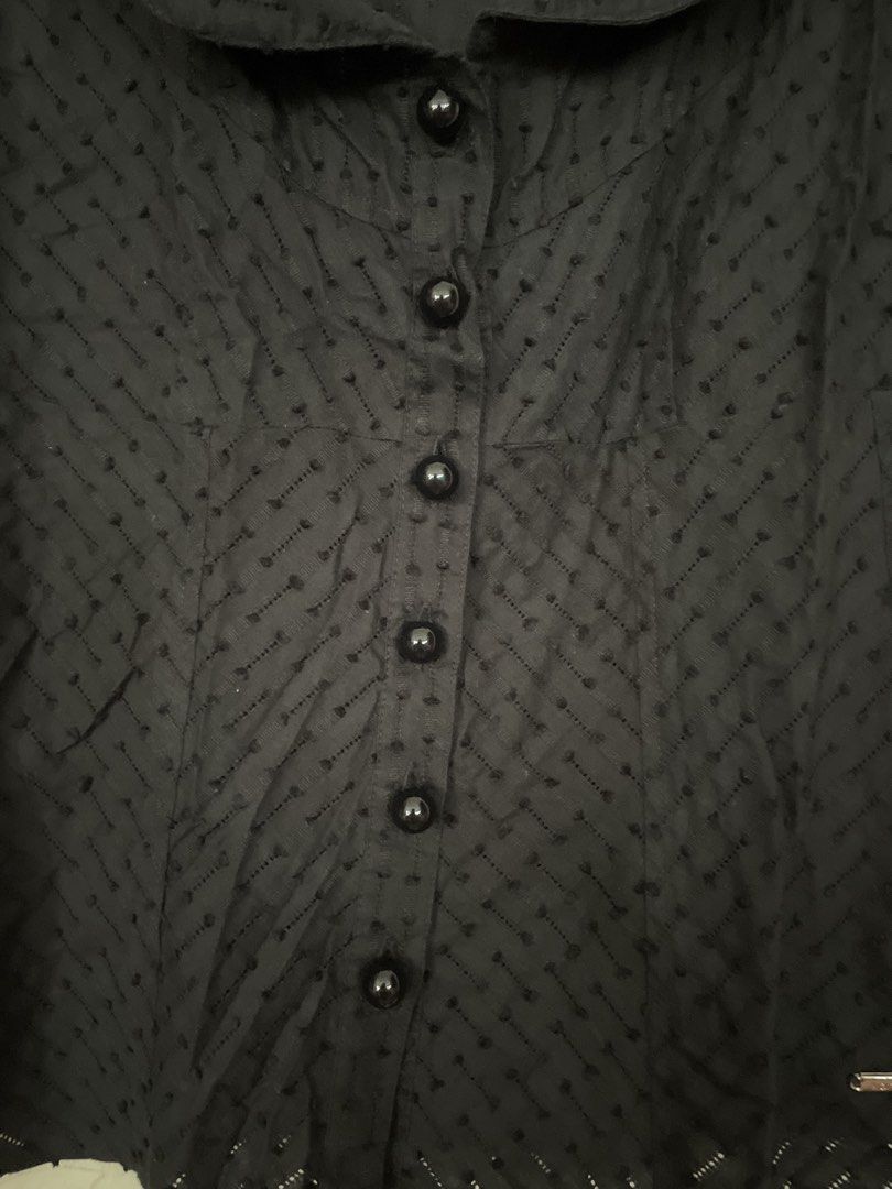 Kamiseta Black Button-Up Blouse Size L (Category: Blouses) located in San Juan City. Submitted by redrosierose (Listing ID 1470150888, Image 3). Description: - Brand: Kamiseta - Size: Large - Color: Black - Design: Short puff sleeves, nice collar, front button closure, and textured dot pattern - Details: Metal brand tag near the bottom hem - Care Instructions: Hand wash only RFS: Decluttering LOC: San Juan City MOP: Bank Transfer / Gcash ❎no rush