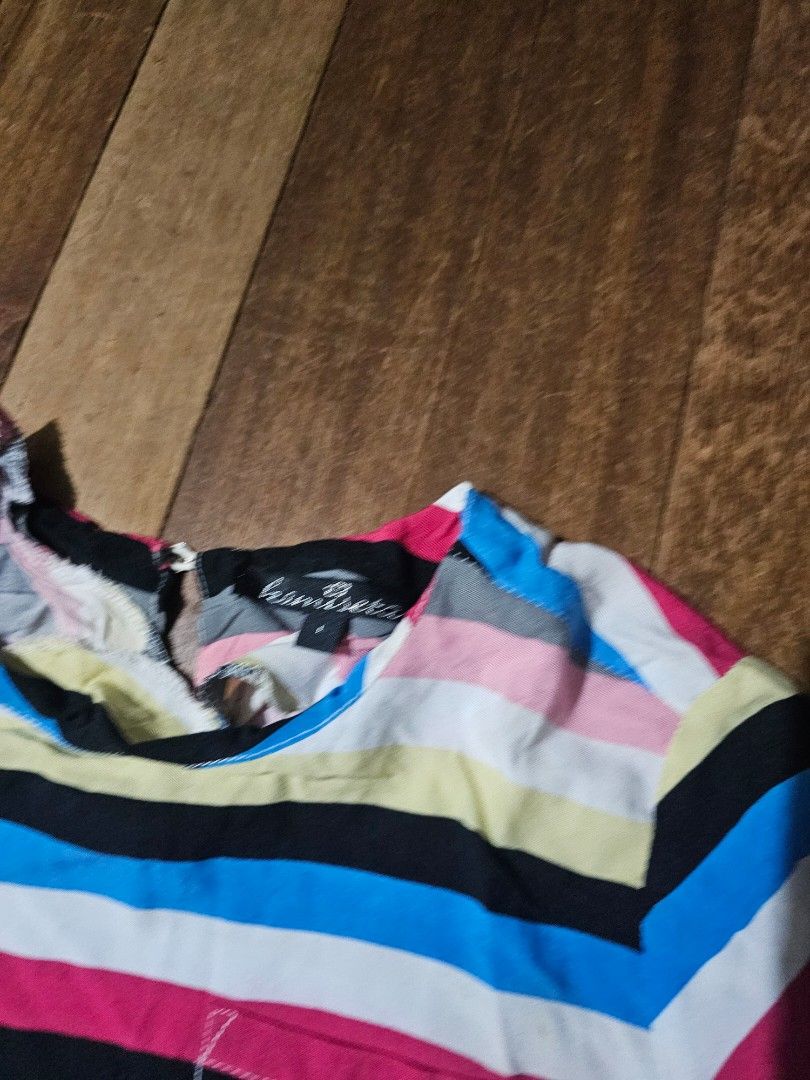 Kamiseta large top striped blouse (Category: Blouses) located in Manila. Submitted by onlinesmartshopping12 (Listing ID 1470288857, Image 2). Description: no issue.