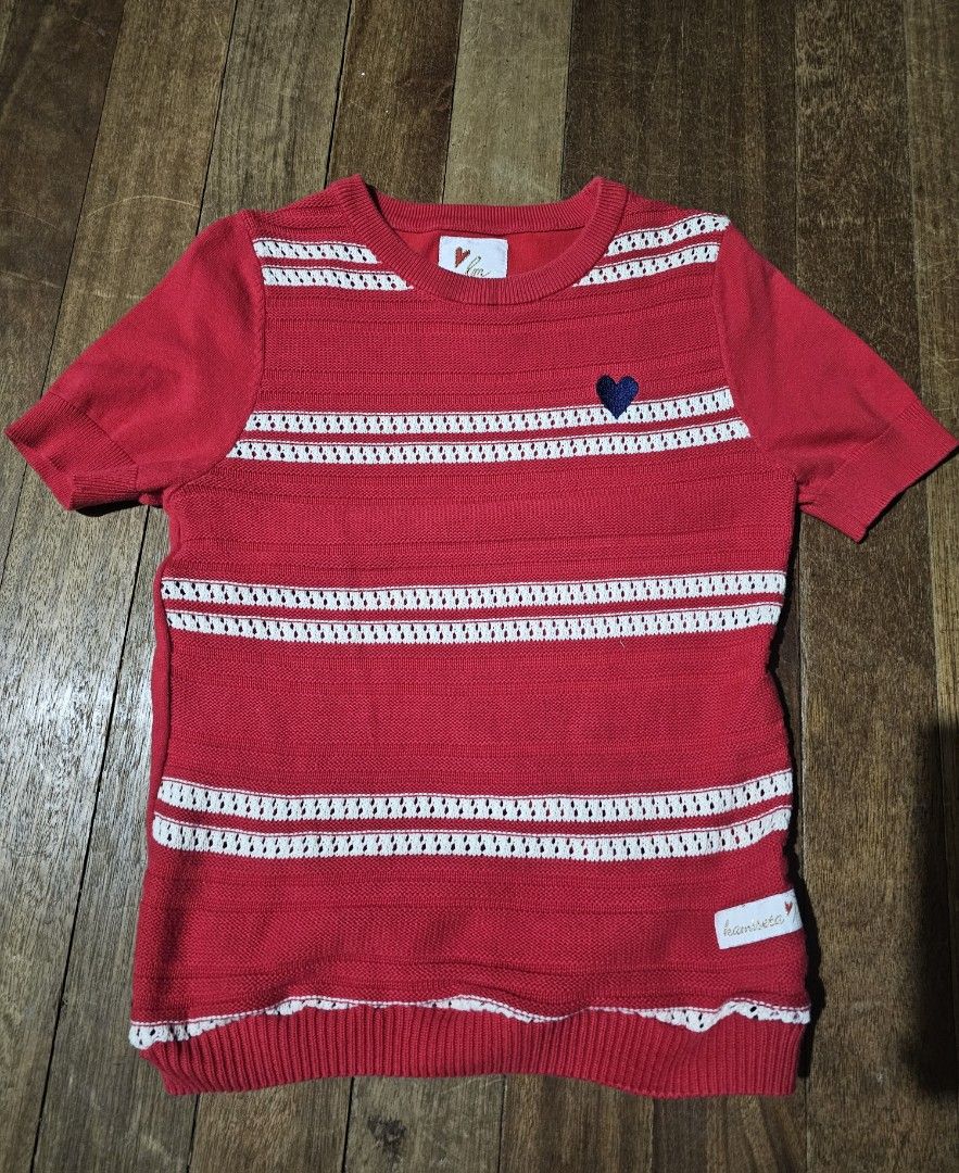 Kamiseta medium blouse top (Category: Blouses) located in Manila. Submitted by onlinesmartshopping12 (Listing ID 1470288218, Image 1). Description: no issue no lowballer.
