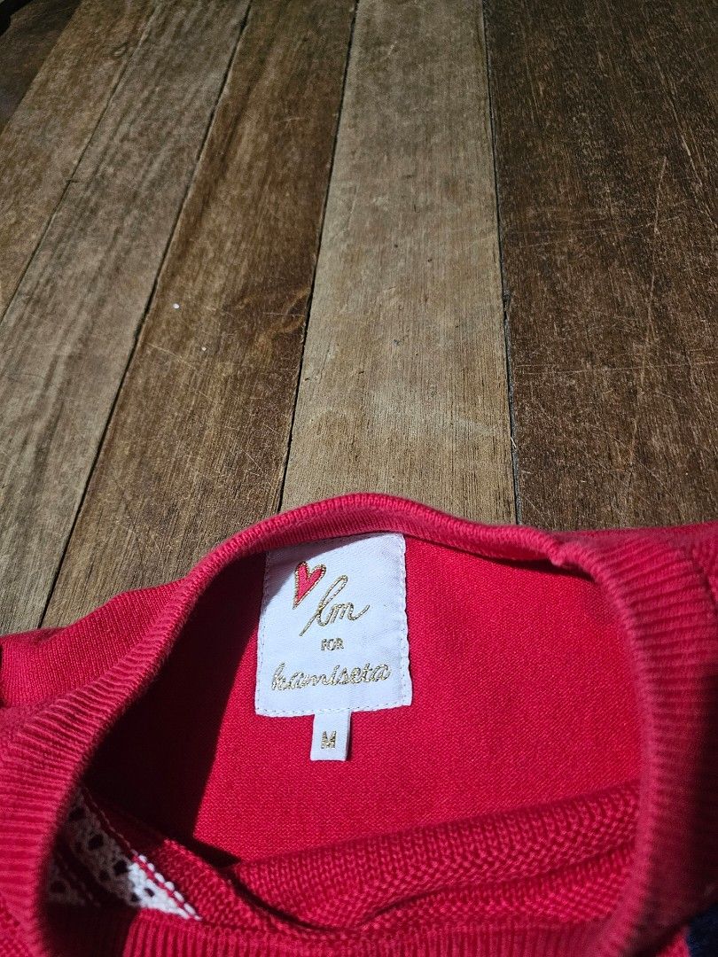 Kamiseta medium blouse top (Category: Blouses) located in Manila. Submitted by onlinesmartshopping12 (Listing ID 1470288218, Image 2). Description: no issue no lowballer.