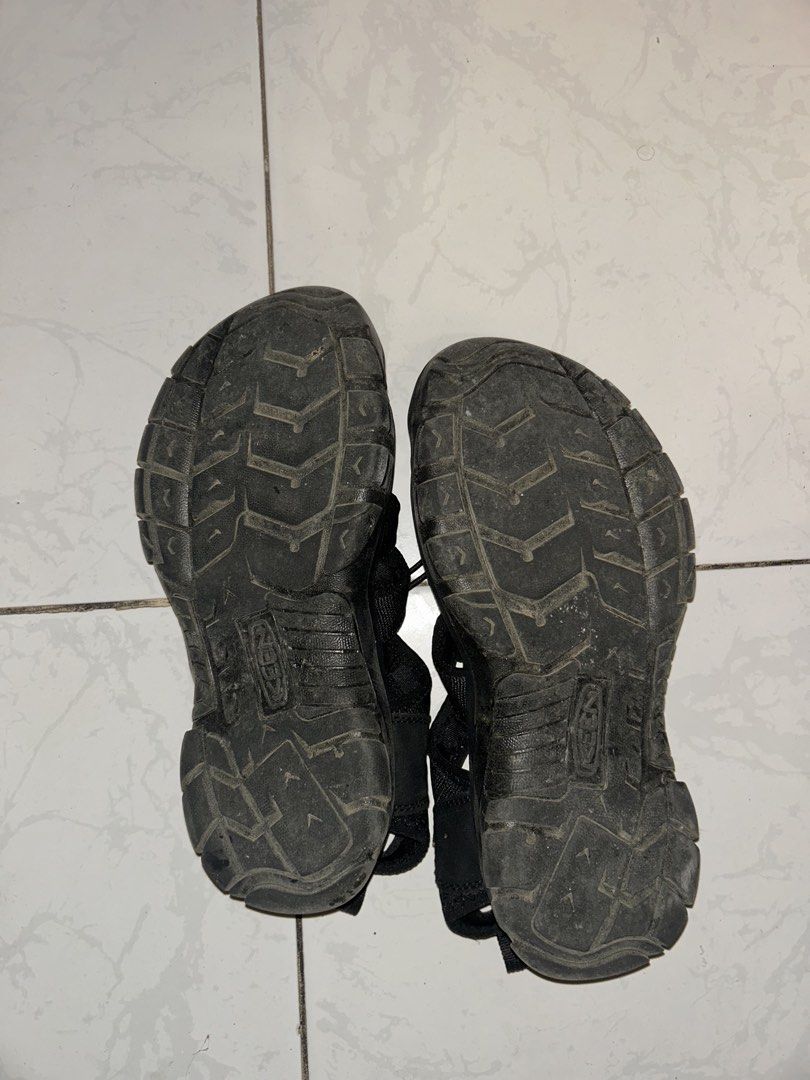 Keen Black Outdoor Sandals (Category: Slippers & Slides) located in Quezon City. Submitted by hardstickysocks (Listing ID 1470344583, Image 3). Description: Keen Black Newport Sandals (no box) (can provide replacement box) Size 7.5mens (fits 8-8.5 mens) Nakatambak nalang di na nagamit ₱1,100 free shipping Meet ups around QC area (weekends) and Robinsons Galleria/Medical City Pasig (weekdays).