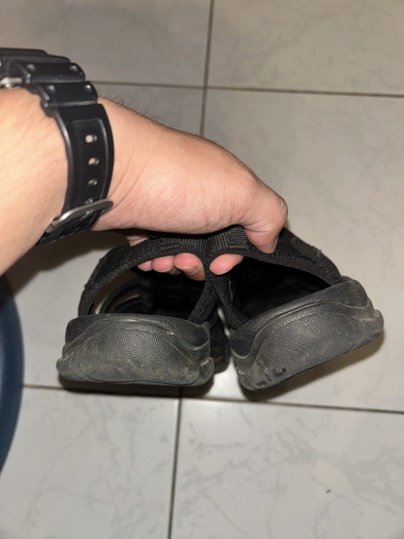 Keen Black Outdoor Sandals (Category: Slippers & Slides) located in Quezon City. Submitted by hardstickysocks (Listing ID 1470344583, Image 2). Description: Keen Black Newport Sandals (no box) (can provide replacement box) Size 7.5mens (fits 8-8.5 mens) Nakatambak nalang di na nagamit ₱1,100 free shipping Meet ups around QC area (weekends) and Robinsons Galleria/Medical City Pasig (weekdays).