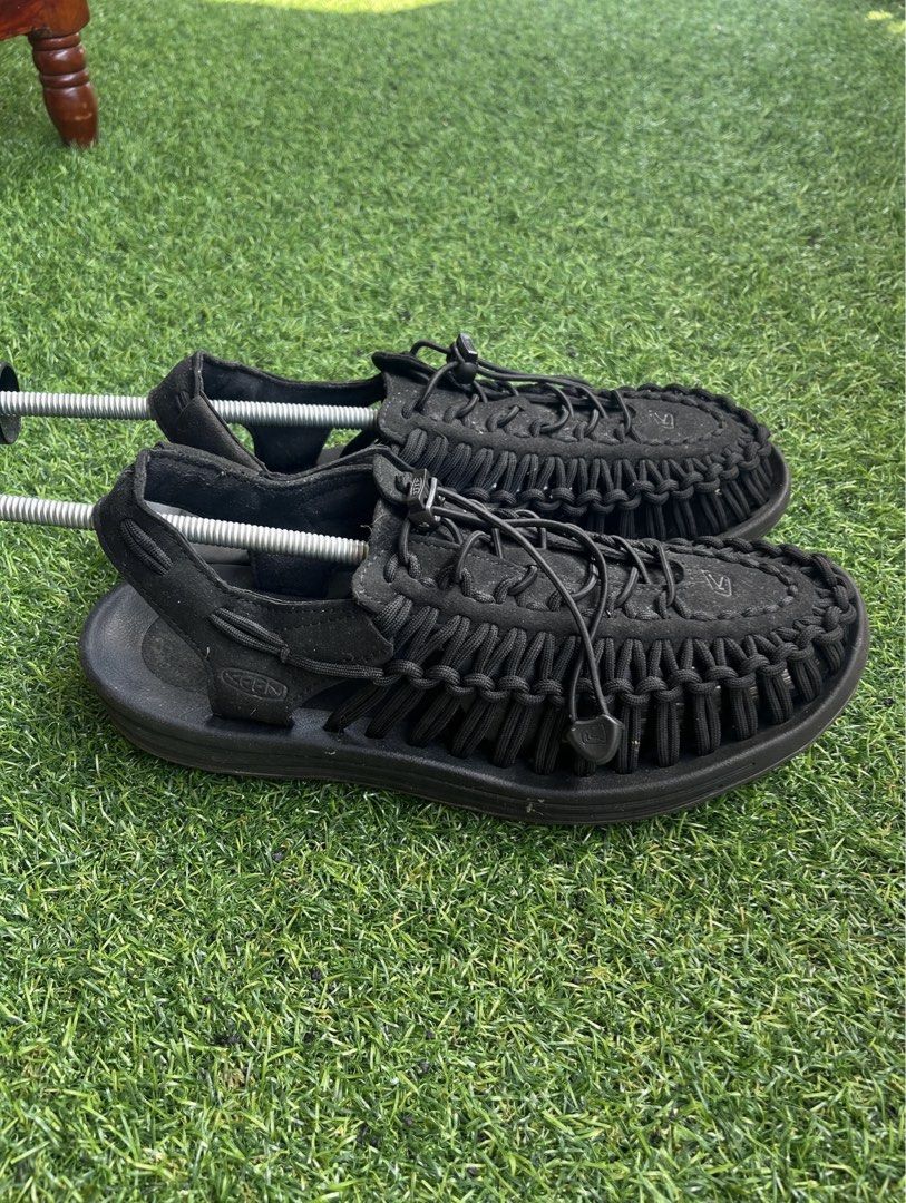 Keen uneek (Category: Slippers & Slides) located in Villasis. Submitted by thirdymanalo3 (Listing ID 1470156569, Image 1). Description: Keen uneek sandal triple black 9 US Excellent condition 1500 add sf .