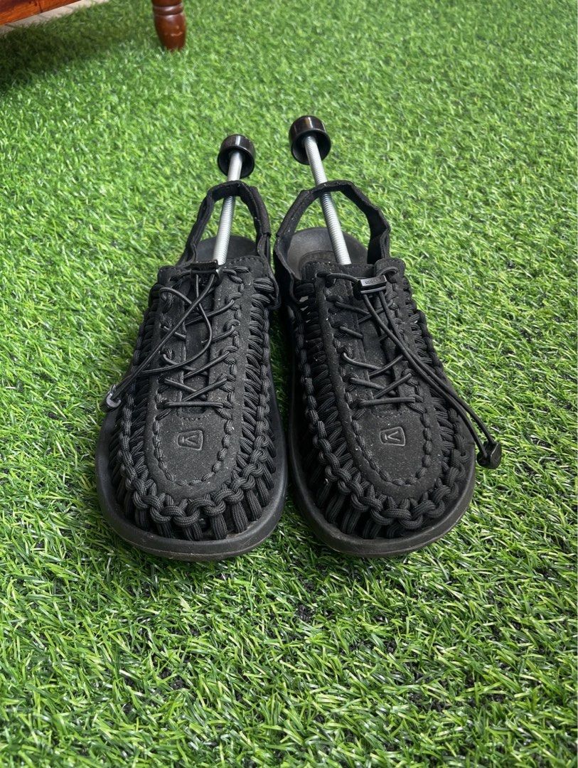 Keen uneek (Category: Slippers & Slides) located in Villasis. Submitted by thirdymanalo3 (Listing ID 1470156569, Image 3). Description: Keen uneek sandal triple black 9 US Excellent condition 1500 add sf .
