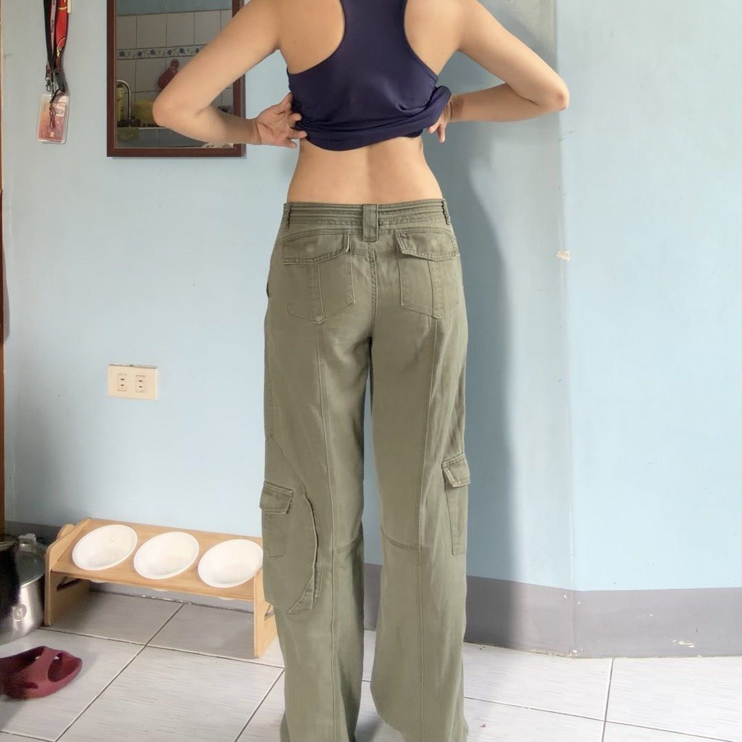 BRANDY MELVILLE CARGO PANTS (Category: Jeans) located in Manila. Submitted by shefindshope (Listing ID 1470185246, Image 2). Description: - Slide to the last picture to see the repaired flaw - soft and comfy - model is XS .
