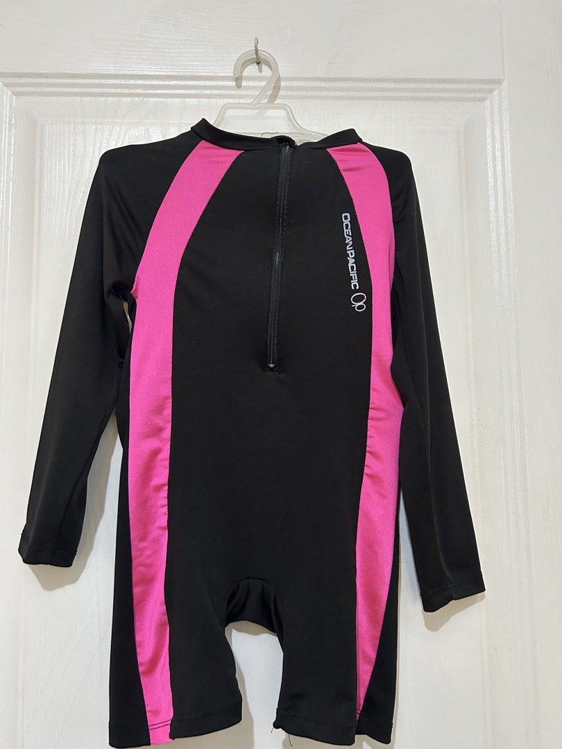 Kids Rash Guard (Category: Babies & Kids Fashion) located in Manila. Submitted by kdy0024 (Listing ID 1470242013, Image 1). Description: - Color: Black with bright pink side panels - Closure: Front zip for easy wear - Fit: Stretchy fabric with a snug fit - Ideal for: Swimming, surfing, and beach days Size 8 on tag. Best fit 5-6 years old. .