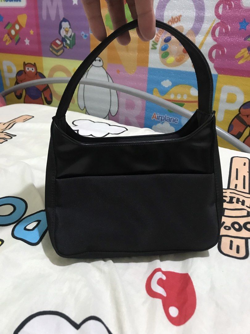 Kili bag (Category: Purses & Pouches) located in Balete No 2. Submitted by troyesybang (Listing ID 1470182831, Image 1). Description: Small nylon Kili bag No brand.