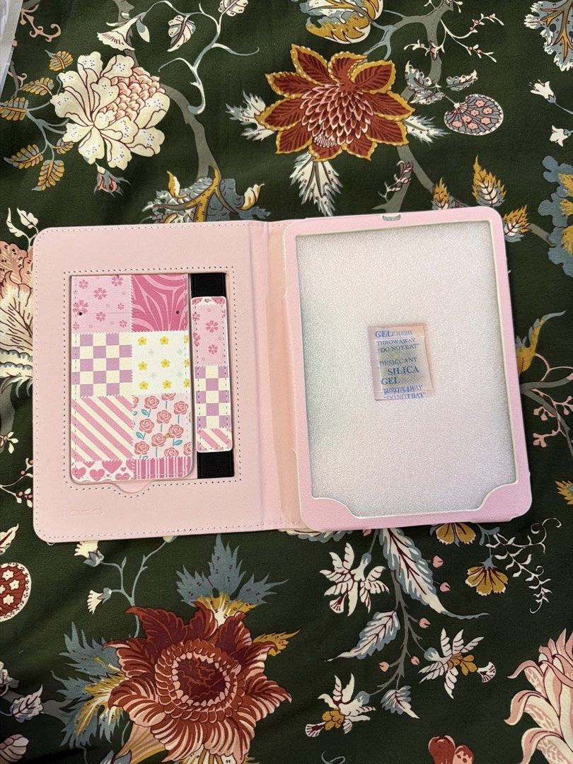 Kindle Case (Category: Cases & Sleeves) located in Makati City. Submitted by latenightcheckout (Listing ID 1470281459, Image 2). Description: - Brand new and unused - RFS: bought wrong model - For Kindle Paperwhite (12th/11th gen) and Kindle ColorSoft 1st 2025 and signature edition 1st 2024 - For 7”/6.8”.