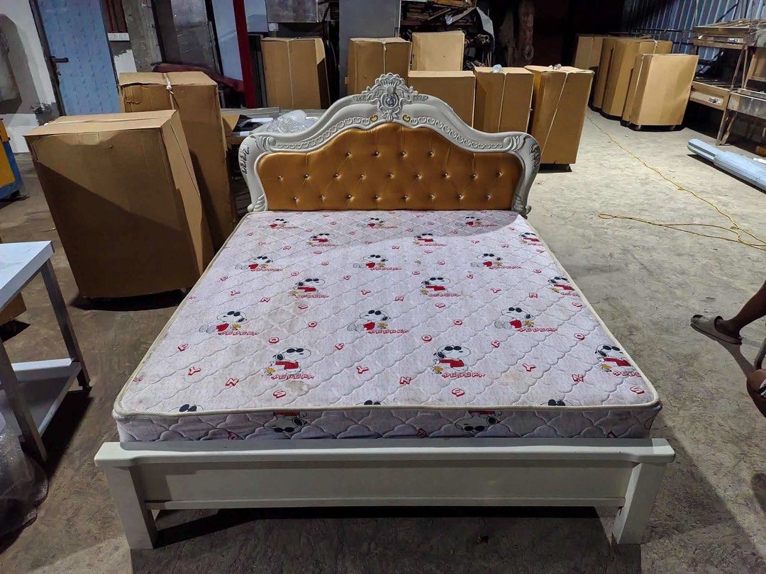 Kingsize bedframe with mattress (Category: Bed Frames & Mattresses) located in Manila. Submitted by ivyfv04 (Listing ID 1470302001, Image 2). Description: Kingsize bedframe with mattress Slight used 200x180 cm Need lang linisan ang mattress dahil maalikabok .