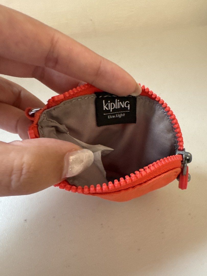 Kipling Coin Purse (Category: Wallets & Card holders) located in Los Banos. Submitted by declutterbycee (Listing ID 1470347525, Image 3). Description: .