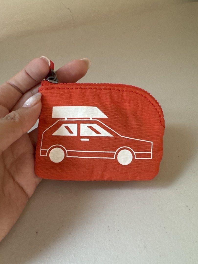 Kipling Coin Purse (Category: Wallets & Card holders) located in Los Banos. Submitted by declutterbycee (Listing ID 1470347525, Image 2). Description: .