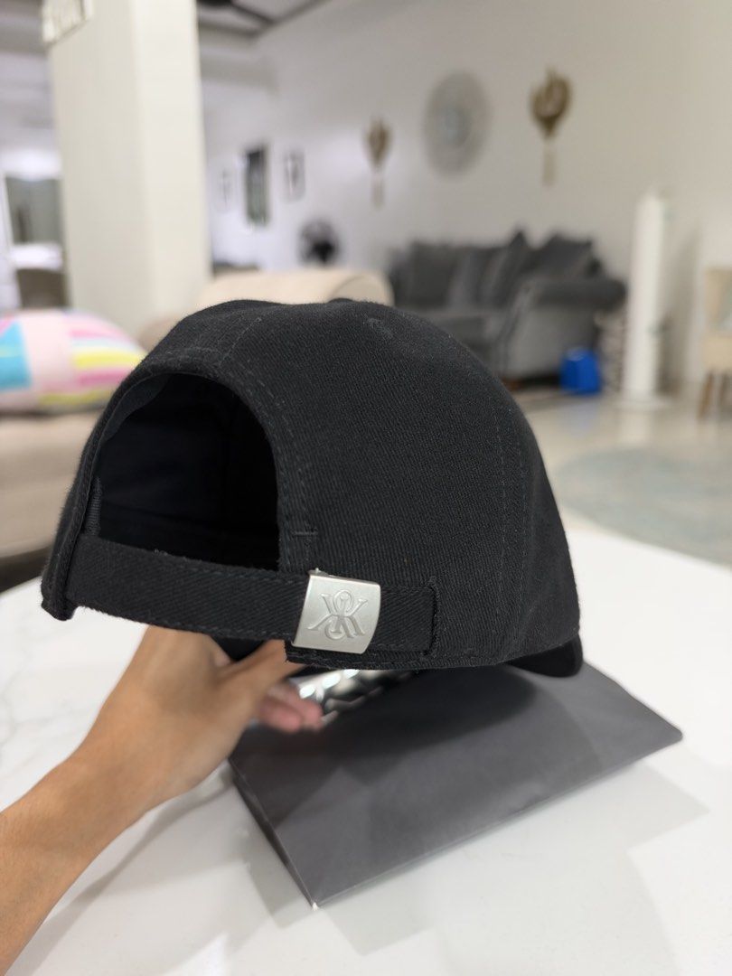 Kith (Category: Cap & Hats) located in Shah Alam. Submitted by lovemesumsneakers (Listing ID 1470169865, Image 3). Description: bought in japan a few months back used less than 5 times pristine condition comes with dustbag and paperbag.