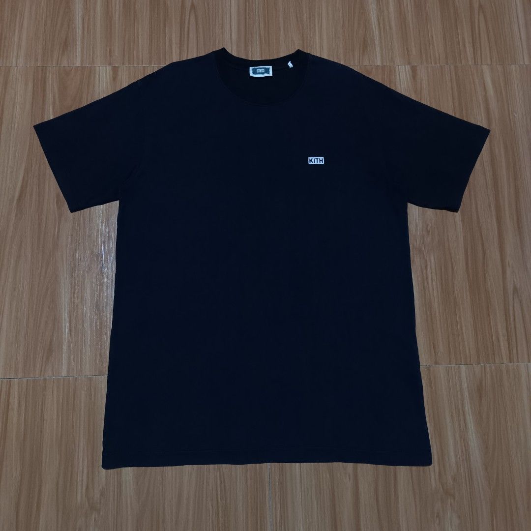 KITH SMALL BOX LOGO SHIRT (Category: Tshirts & Polo Shirts ) located in Baybay. Submitted by dathrifted (Listing ID 1470261587, Image 1). Description: KITH SMALL BOX LOGO SHIRT MEDIUM-LARGE Width- 22.5 Length- 30.5 EXCELLENT CONDITION PM if interested 📥📥📥.