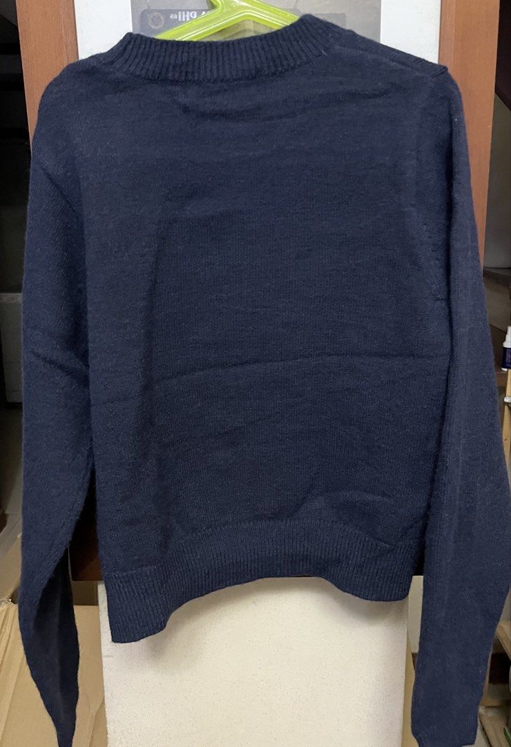 Knitted long sleeves (Category: Longsleeves) located in Bacoor. Submitted by ayit. (Listing ID 1470269470, Image 2). Description: Orig japan gling sf inc - Brand: Allison Brown - Color: Navy blue with white text and heart detail - Size: S (EU 36 / UK 8 / US 4) - Material: Soft knitted fabric, long sleeves - Condition: Pre-loved, well-maintained - Style: Casual, cozy everyday wear.
