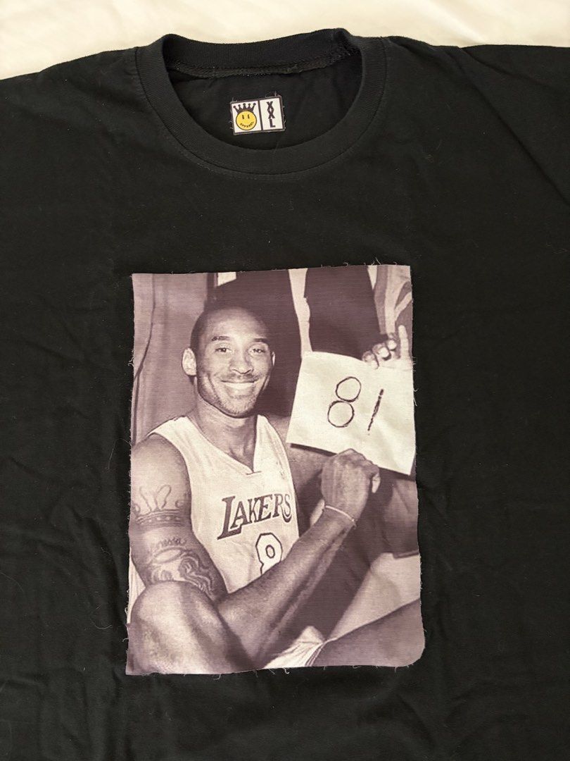 Kobe Bryant 81 Lakers Graphic T-Shirt (Category: Tshirts & Polo Shirts ) located in Las Pinas. Submitted by thriftedfinds_ (Listing ID 1470310708, Image 2). Description: - Color: Black - Design: Kobe Bryant in Lakers jersey with 81 sign graphic - Detail: Unique raw-edge fabric patch print on the chest - Fit: Short sleeves, crew neck, Size XXL - Special Feature: Smiley face logo on the inside collar tag.