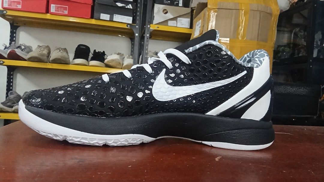 Kobe GiGi Shoes (Category: Sneakers) located in Cainta. Submitted by wichaelthriftstall (Listing ID 1470319520, Image 1). Description: size 11 euro 44 29 cm location Cainta Rizal (Sto.Domingo) payment first before equipped rules. for meet up only dito lang po: Uncle John's Riverside Ortigas Extension near SM East Ortigas. mode of payment - gcash,maya, maribank,gotyme and more. mode of shipping - j&t,lalamove,joyride,grab,angkas padala, jrs, LBC a