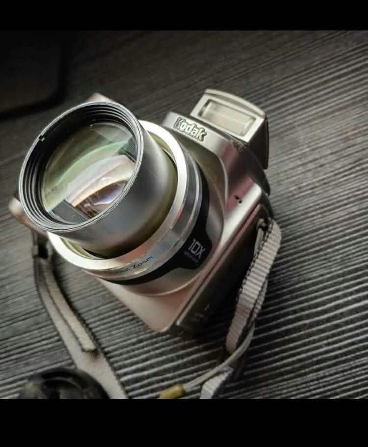 KODAK digicam Easyshare EVF use (Category: Cameras) located in Silang. Submitted by denzzz133 (Listing ID 1470144421, Image 2). Description: bought it here in carousell, seller did not say its evf use. no screen/led display. outputs still good and crispy. just message for more sample shots have no batteries (double A buy urs)/ memory card can be included. paayos nyo na lang. negotiable :) issue already stated!!.