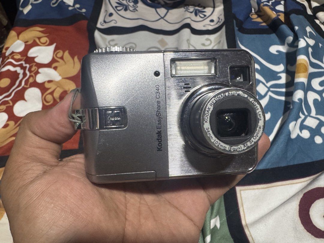 Kodak EasyShare C340 5.0 Mega Pixels Digital Camera (Category: Cameras) located in Quezon City. Submitted by angace13 (Listing ID 1470281916, Image 2). Description: no issue ready to use very good output no hidden issues good lcd all buttons works great no lens dust no fungus has screen protector battery AA not included for testing only pm nlng ty.