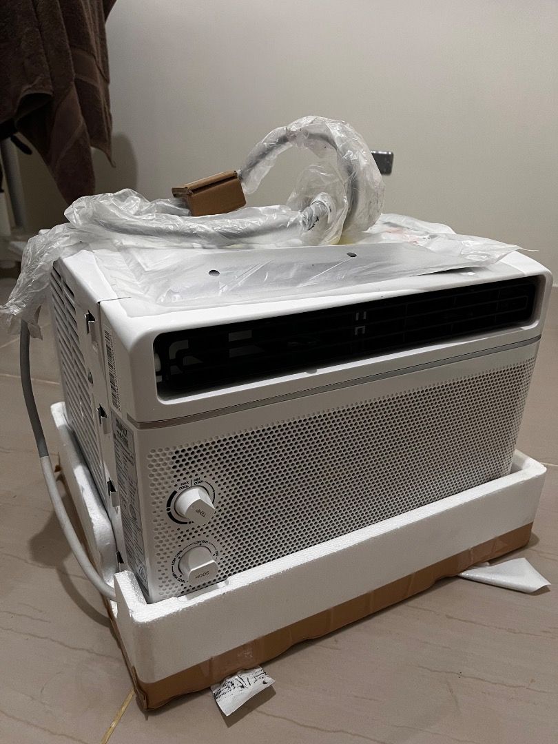 Kotlin Window Type Air Conditioner (Category: Other Home Appliances) located in Caloocan City. Submitted by lxbordo (Listing ID 1470193986, Image 1). Description: Kolin Window Type Room Air Conditioner Low consumption - 0.45 kwH Occasionally used. HP: 0.6 Reason for selling: Owner Relocation.