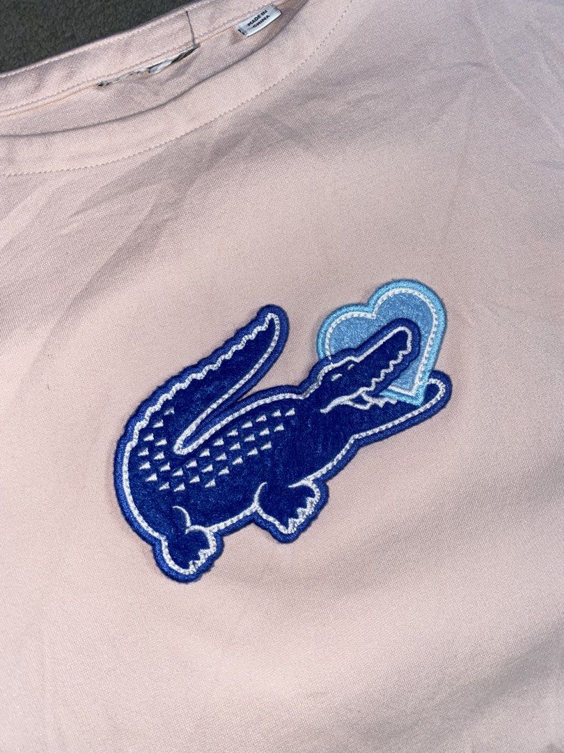 LACOSTE OVERSIZED CROCODILE STRETCH SWEATSHIRT (Category: Longsleeves) located in Cebu City. Submitted by arcane_thrift (Listing ID 1465763342, Image 2). Description: .