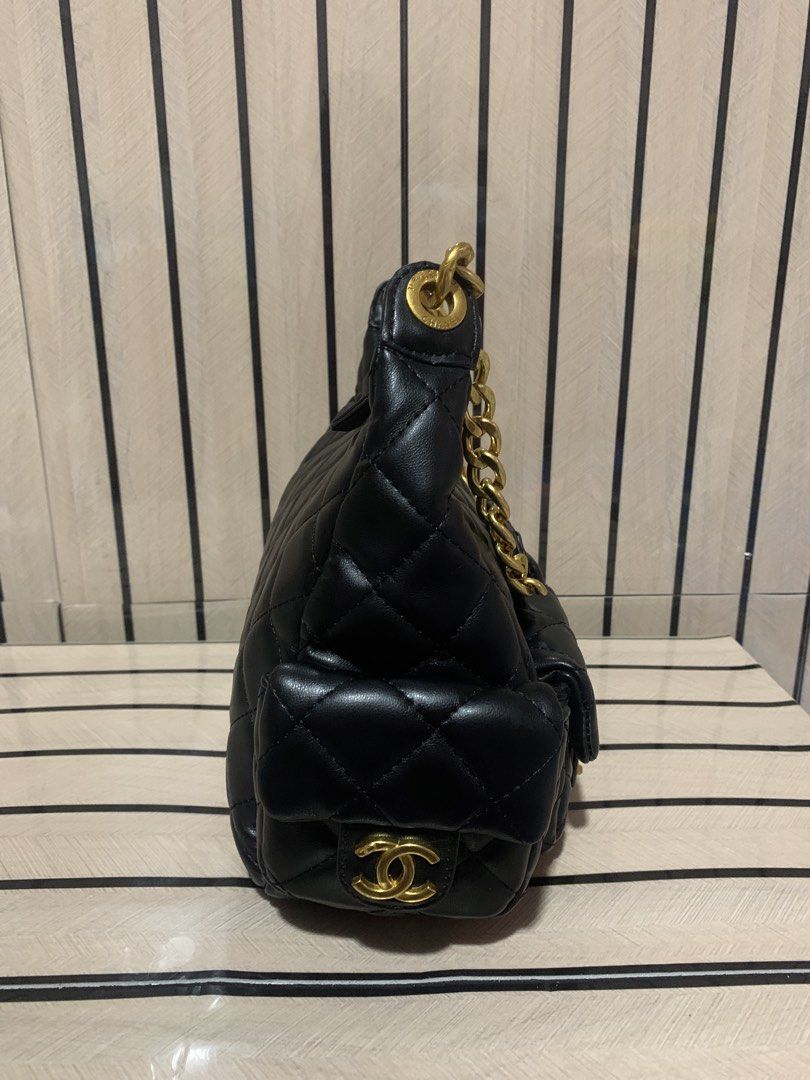 LambSkin Pockets Quilted Bag (Category: Shoulder Bags) located in San Fernando. Submitted by preluxuria_online_shop (Listing ID 1470285242, Image 3). Description: .