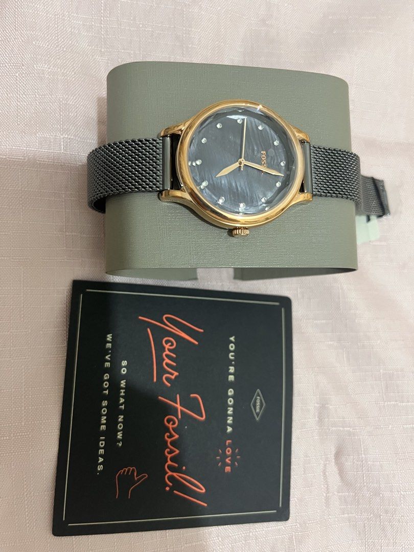 Fossil Women’s Watch (Category: Luxury Watches) located in Makati City. Submitted by jijisshoppe (Listing ID 1470240943, Image 2). Description: brand new fossil watch.