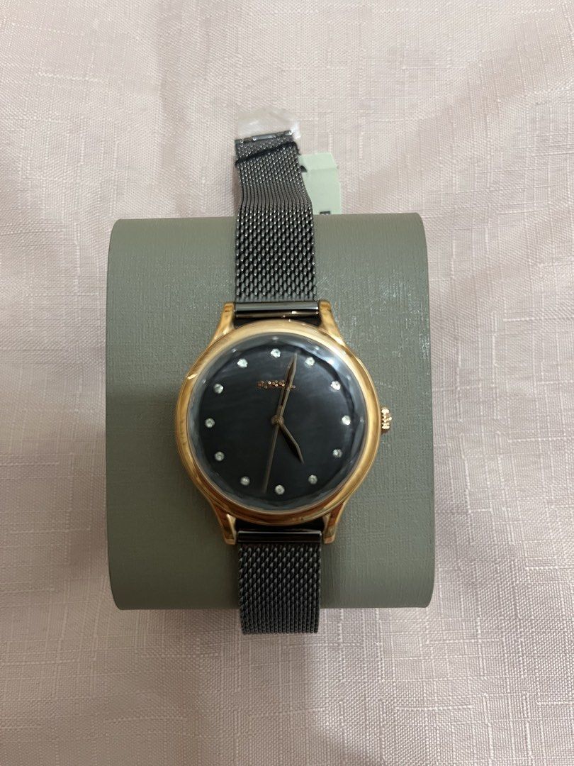 Fossil Women’s Watch (Category: Luxury Watches) located in Makati City. Submitted by jijisshoppe (Listing ID 1470240943, Image 1). Description: brand new fossil watch.