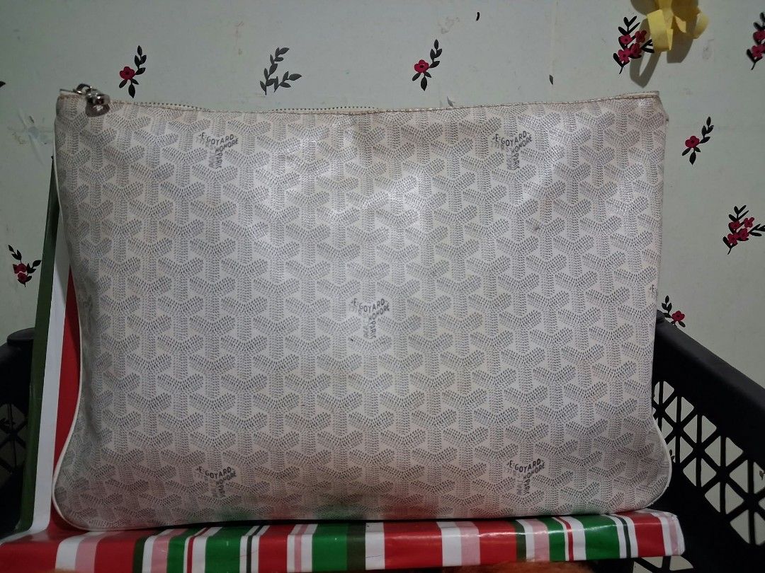 Large POUCH/CLUTCH (Category: Looking For) located in Hinigaran. Submitted by faye_fab02 (Listing ID 1470270024, Image 2). Description: .