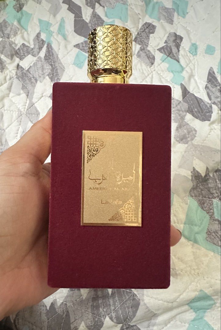 Lattafa Ameerat Al Arab Eau De Parfum 100ml (Category: Fragrance & Deodorants) located in Quezon City. Submitted by rajrajraj2022 (Listing ID 1470186003, Image 3). Description: - Brand: Lattafa - Fragrance: Ameerat Al Arab - Type: Eau de Parfum (EDP) Spray - Volume: 100ml / 3.4 fl. oz. - Packaging: Opened and sprayed once, red velvet box with gold trim and Arabic typography, original price tag is in the box. - Condition: Sprayed once, crisp corne