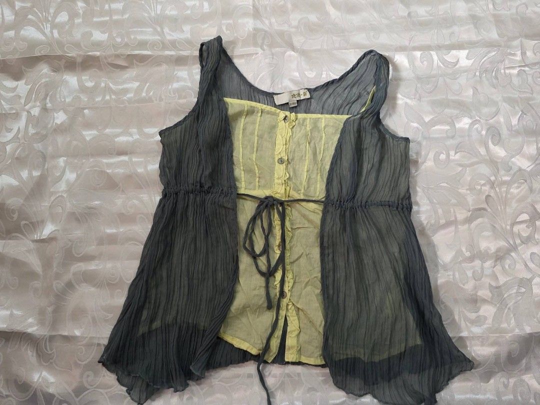 Layered Chiffon Tie-Front Top (Category: Sleeveless) located in Dagupan City. Submitted by drieinpink31 (Listing ID 1470301919, Image 1). Description: 🎀 DRIÉ IN PINK ITEM DETAILS • Issue/Flaw: See-through 📦 SHIPPING • J&T Express • Shipping fee: Shouldered by buyer 💳 PAYMENT • GCash • Maya • COD: Not available 📌 PLEASE NOTE Any issues/flaws will be stated and shown in the listing. Please check the photos and details carefully before purchasin