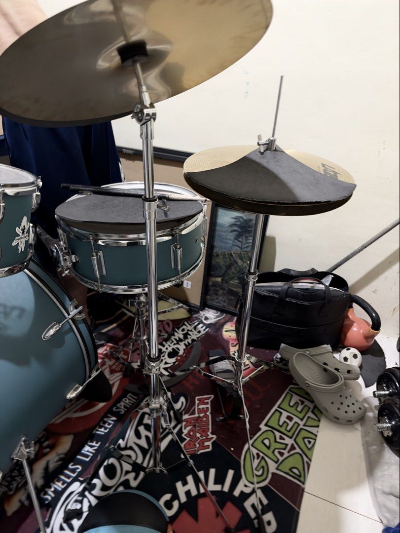 Lazer Drumset (preloved) (Category: Musical Instruments) located in Paranaque City. Submitted by iamminel (Listing ID 1470278107, Image 2). Description: for sale: Drumset lazer rfs: declutterring pick up at Marcelo green Paranaque .