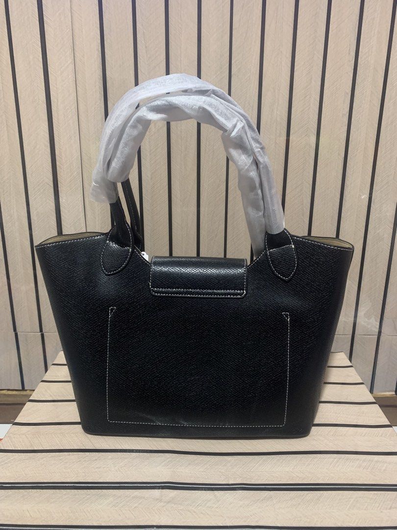 LC Epure Large (Category: Shoulder Bags) located in San Fernando. Submitted by preluxuria_online_shop (Listing ID 1470279639, Image 2). Description: .