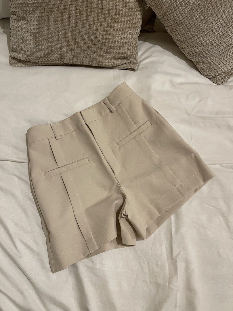 Lealea Studio Evelyn Short (Category: Shorts) located in Quezon City. Submitted by everythingmustgo__ (Listing ID 1470249485, Image 1). Description: Brand new (from BKK) Size: medium (waist 27-28, hips 38”) Color: nude beige ‼️ firm with price. low ballers will not be entertained ‼️.