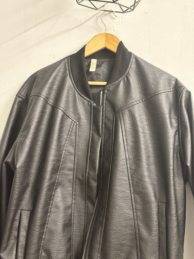 Leather Jacket (Category: Coats, Jackets and Outerwear) located in Kota Bharu. Submitted by qilothing (Listing ID 1470149622, Image 3). Description: pm for more details item in a good condition open for negotiate.
