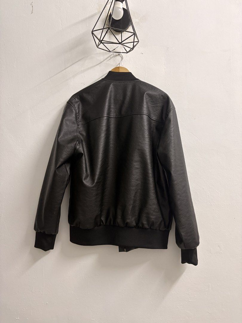 Leather Jacket (Category: Coats, Jackets and Outerwear) located in Kota Bharu. Submitted by qilothing (Listing ID 1470149622, Image 2). Description: pm for more details item in a good condition open for negotiate.
