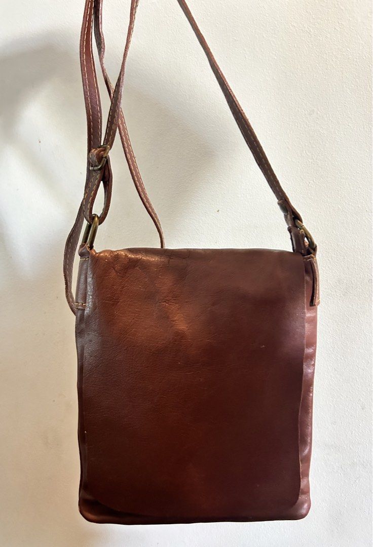 Leather Sling Bag (Category: Cross-body Bags) located in Antipolo. Submitted by tshopph (Listing ID 1470148463, Image 1). Description: Genuine leather Made in Italy Same-day delivery via Lalamove / Grab (buyer pays fee) Shipping via J&T Meetup: Gateway Mall / SM Masinag Pm for inquiries or details!.