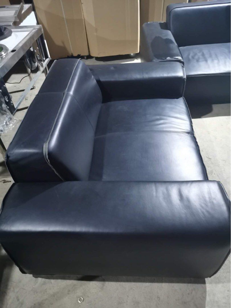Leather sofa (Category: Sofas) located in Manila. Submitted by ivyfv04 (Listing ID 1470302423, Image 1). Description: Real leather sofa Like new no issue Las piñas pick up .