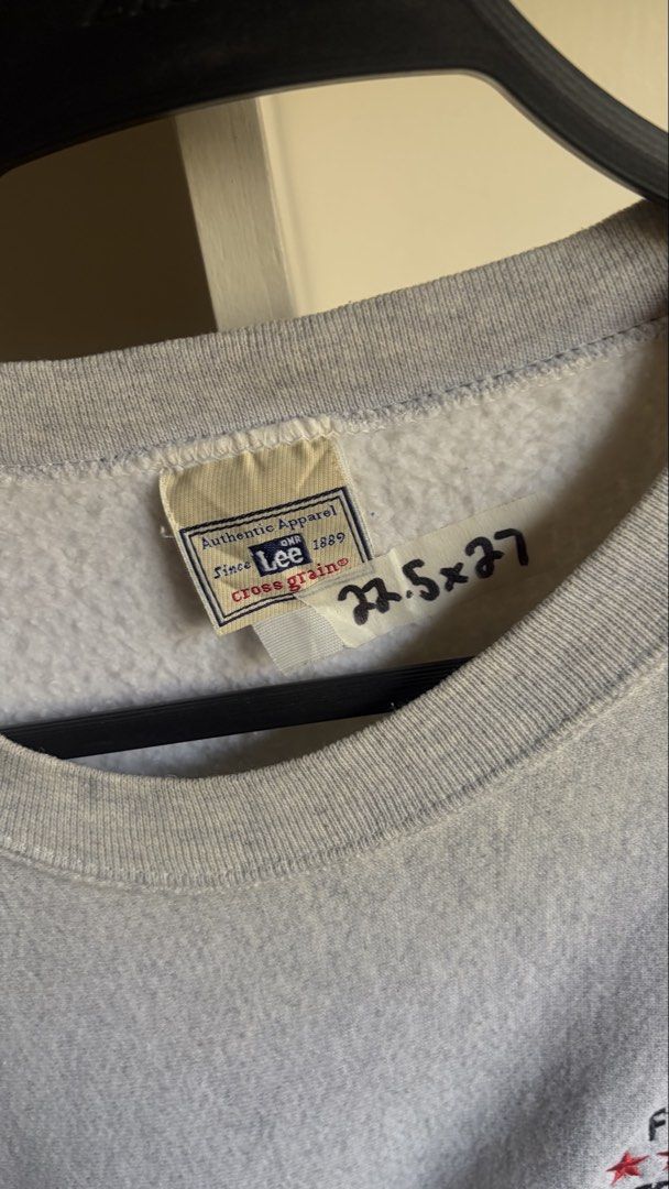 Lee Crew Neck (Category: Coats, Jackets and Outerwear) located in Manila. Submitted by _revault (Listing ID 1470239658, Image 2). Description: .