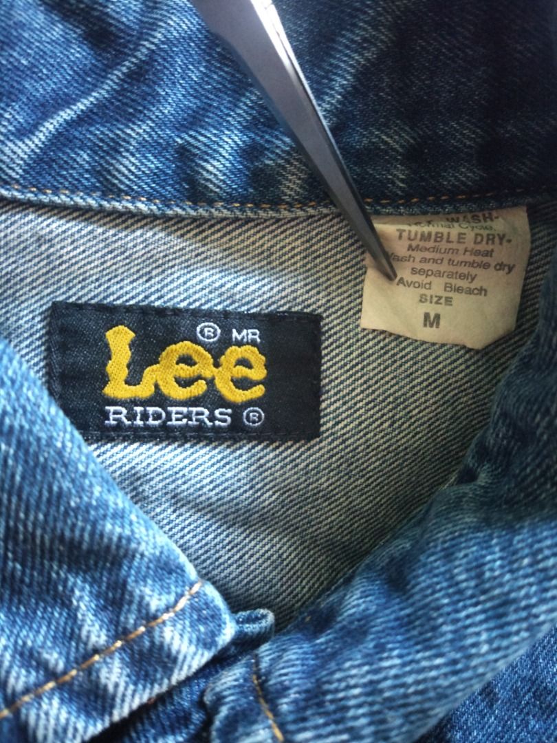 Lee Denim Jacket M (Category: Coats, Jackets and Outerwear) located in Pasay City. Submitted by denimdude.ph (Listing ID 1470257465, Image 3). Description: pin hole at shoulder, last pic.
