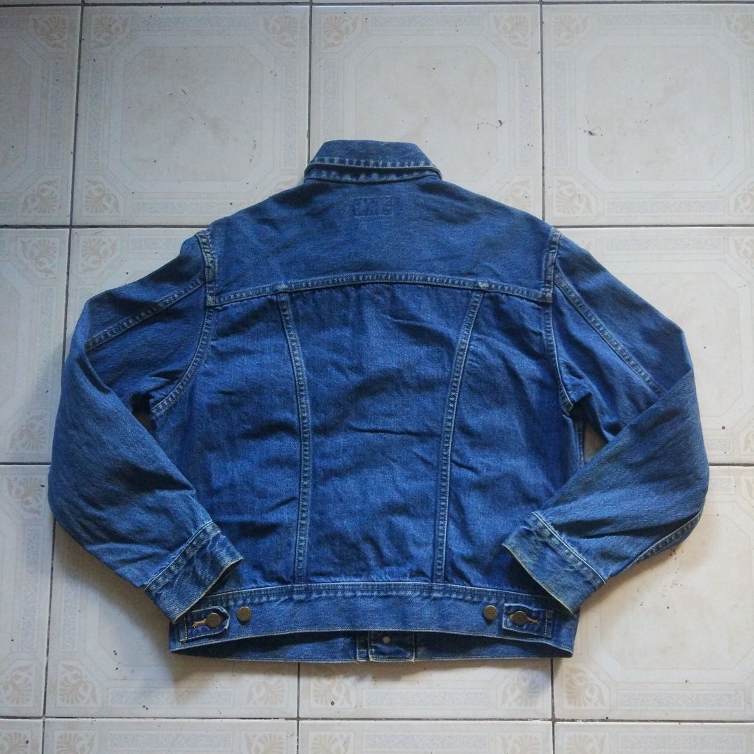 Lee Denim Jacket M (Category: Coats, Jackets and Outerwear) located in Pasay City. Submitted by denimdude.ph (Listing ID 1470257465, Image 2). Description: pin hole at shoulder, last pic.