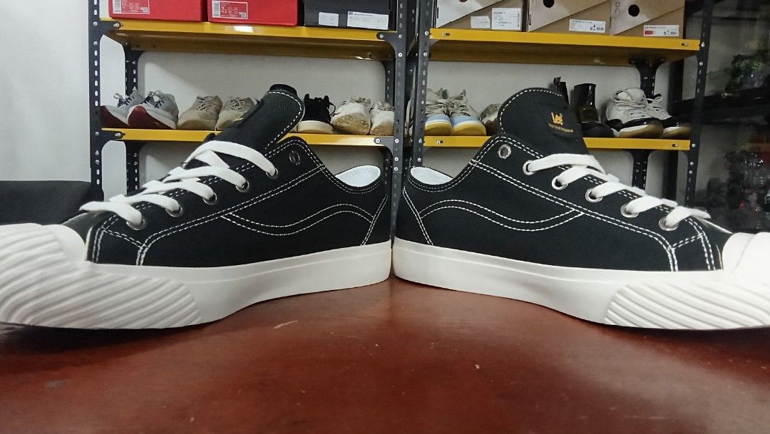 Lee LowCut Unisex Shoes (Black) (Category: Sneakers & Footwear) located in Cainta. Submitted by wichaelthriftstall (Listing ID 1470315956, Image 2). Description: size 8.5 Men euro 42 size 10 Women location Cainta Rizal (Sto.Domingo) payment first before equipped rules. for meet up only dito lang po: Uncle John's Riverside Ortigas Extension near SM East Ortigas. mode of payment - gcash,maya, maribank,gotyme and more. mode of shipping - j&t,lalamov