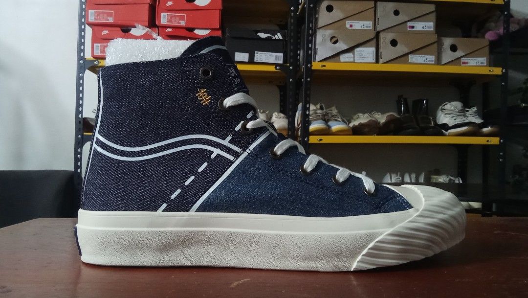 Lee Midcut Jeans Sneakers (Category: Sneakers) located in Cainta. Submitted by wichaelthriftstall (Listing ID 1470315144, Image 1). Description: size 9 euro 43 location Cainta Rizal (Sto.Domingo) payment first before equipped rules. for meet up only dito lang po: Uncle John's Riverside Ortigas Extension near SM East Ortigas. mode of payment - gcash,maya, maribank,gotyme and more. mode of shipping - j&t,lalamove,joyride,grab,angkas padala, jrs, LB